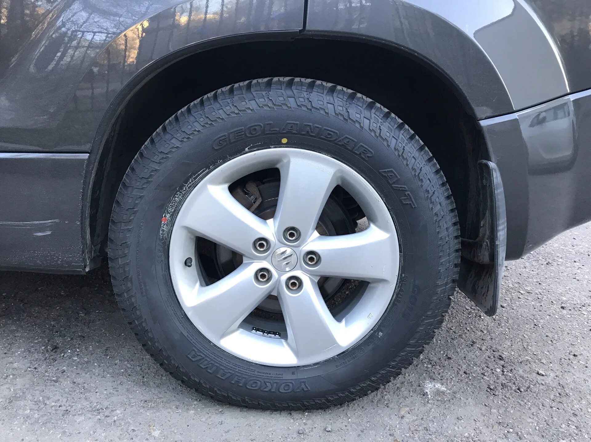 Какие колеса на рав 4. 235 65 R17 Тойота рав. 225/65/17 Rav4. Grand Vitara резина 235 65 17. 235 60 R17 на Сузуки Гранд Витара.