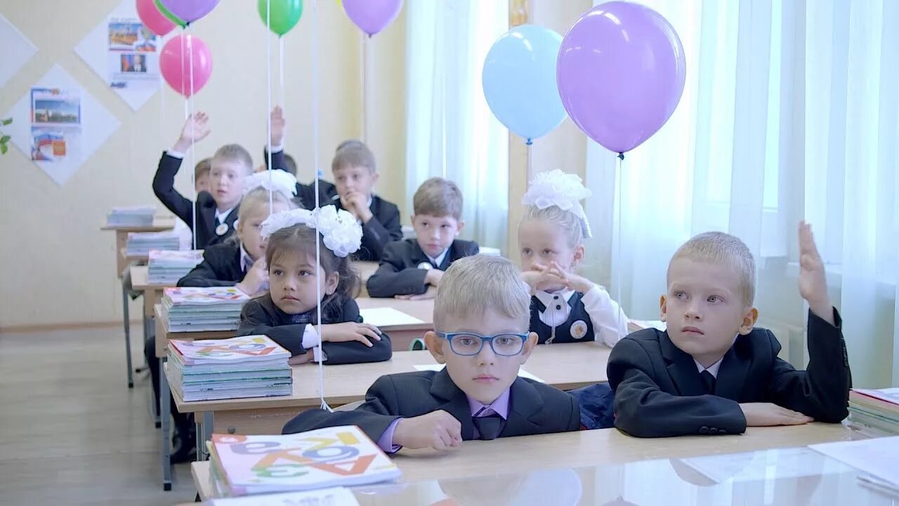 1 сентября 1 класс. Хороший ученик. Я и мир урок. Школьные фоны для видеомонтажа. 1 раз в 1 класс.