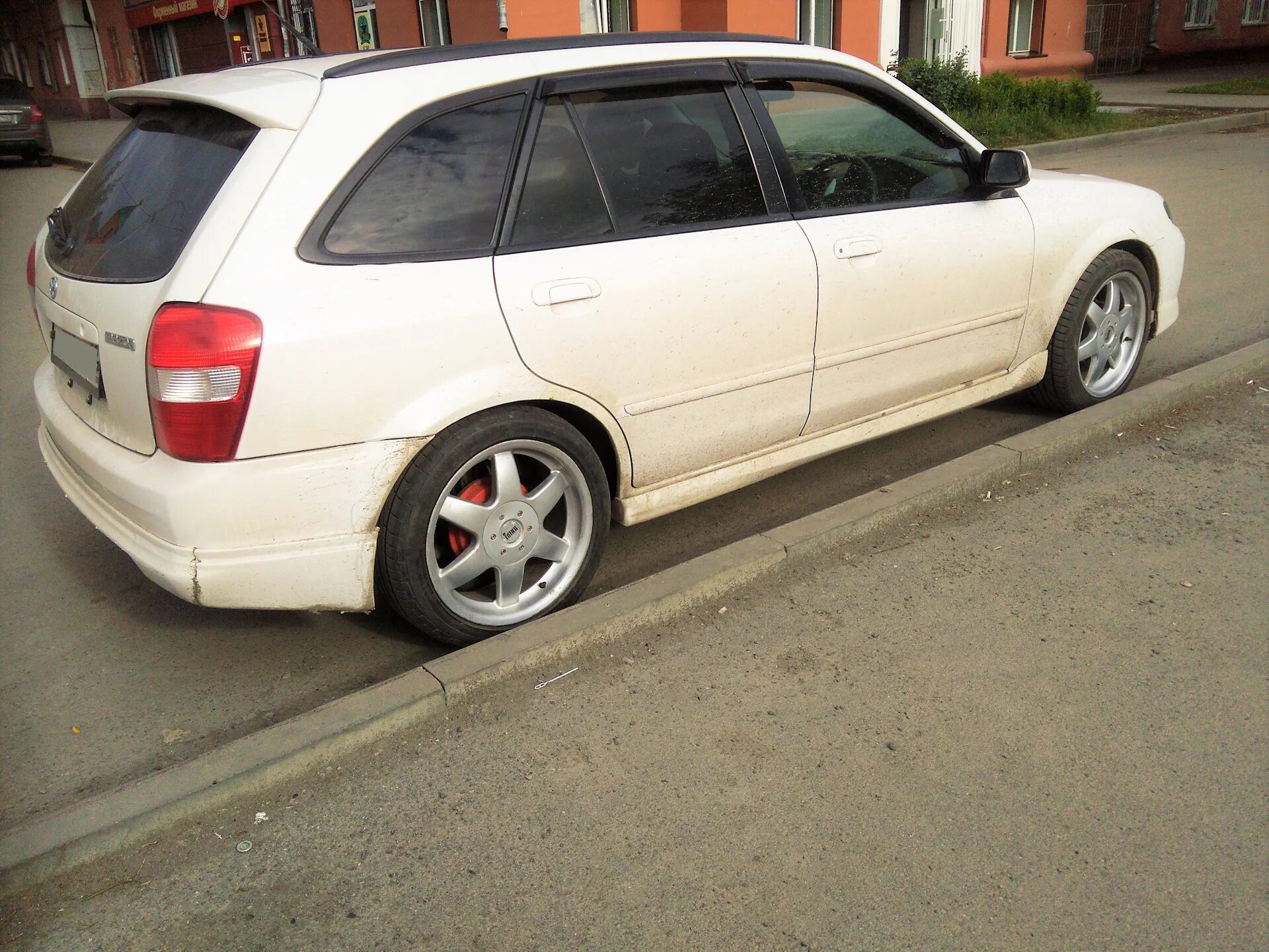 Mazda familia диски. Mazda familia sport 2. Мазда фамилия на 15 дисках. Мазда фамилия диски r15. Mazda familia s-wagon bbs.
