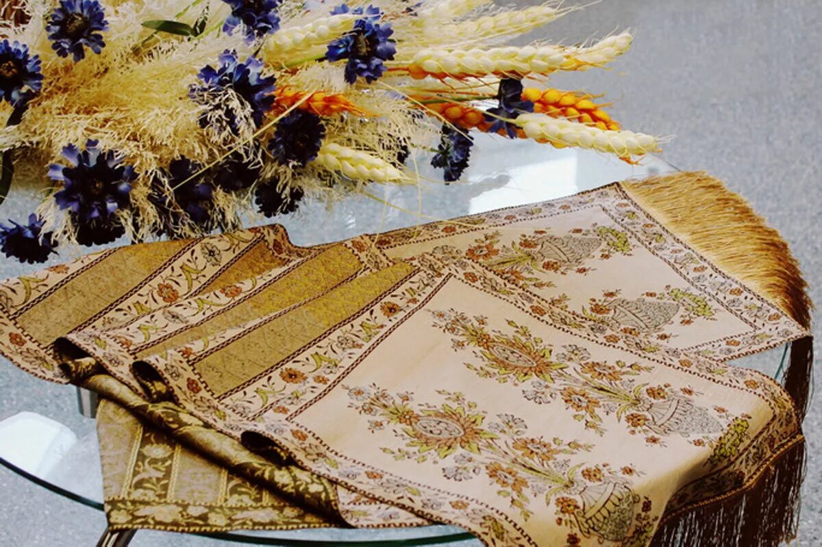 слуцкие пояса белорусов. слуцкий пояс. слуцкий ткачыхи. золотые пояса слуцк. максим богданович слуцкие ткачихи.