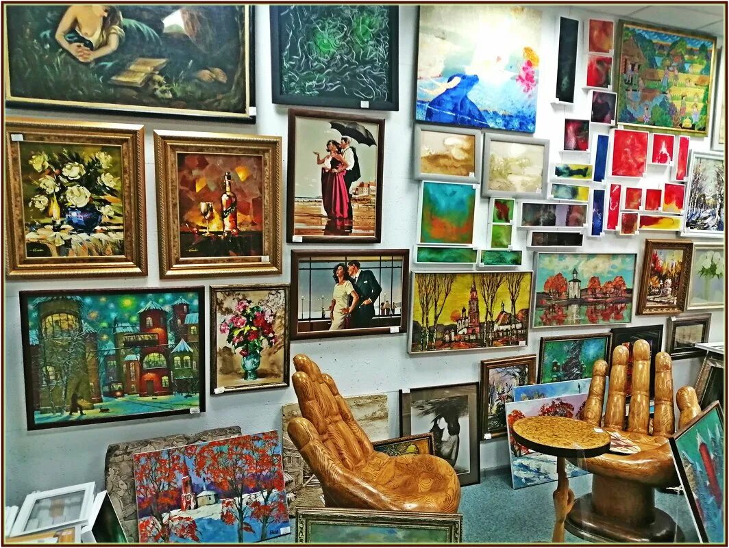 Вернисаж работа. Прокопьевск выставочный центр вернисаж выставки. Вернисаж художников в москве. Крымская набережная цдх. Художники на вернисаже в измайлово.