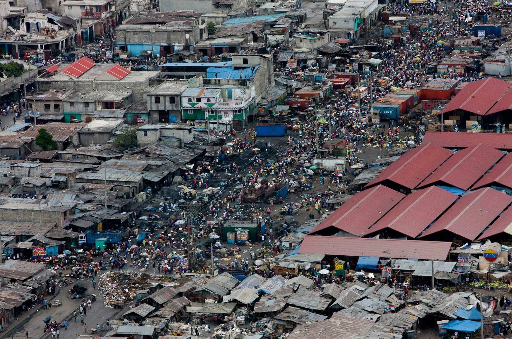 Гаити какое государство. Гонаив Гаити. Порт-о-Пренс Гаити трущобы. Порто Пренс Гаити. Гаити фавелы.