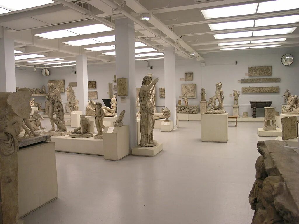 Зал древностей