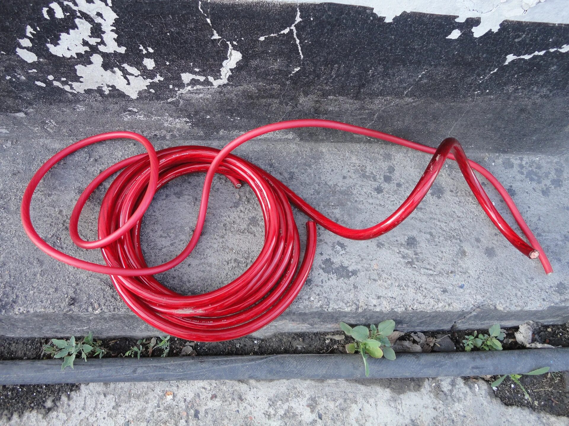 Силовой кабель 0ga. Американские силовые провода. Силовой кабель Daxx 1/0ga. Необжаты силовой кабель.