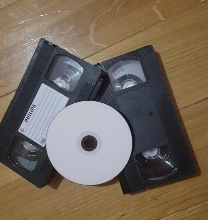 Дом кассета. Старые видеокассеты. VHS старый диск. Из старых видеокассет. Старые кассеты от принтера.
