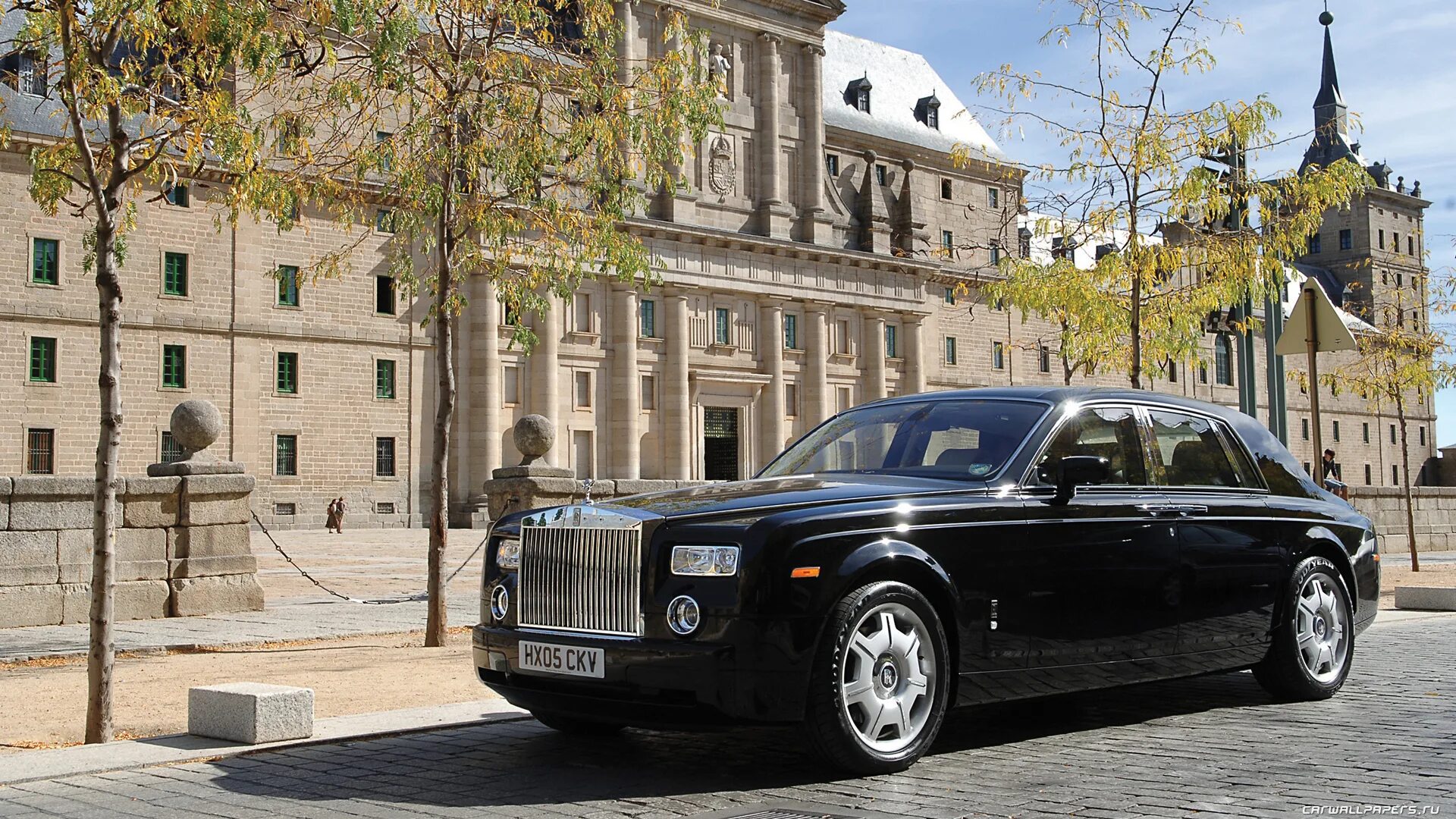 Автомобиль rolls royce