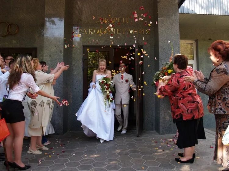 У сестры свадьба будет. Свадьба сестры. Фото свадьба сестры. Со свадьбой сестренка. Сестра свадьба село.