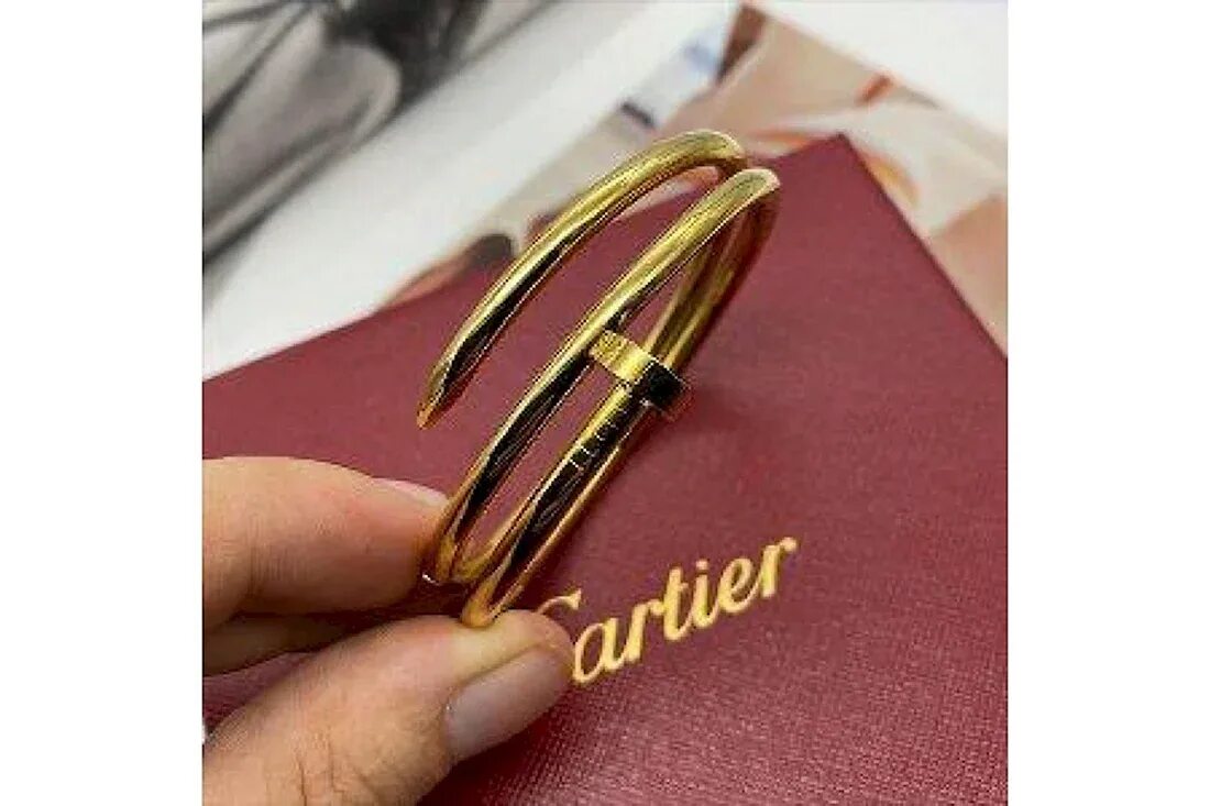 Золотой браслет женский картье фото Купить браслет cartier love bracelet small model 10 diamonds b6047817 Товар на картинке можно купить.