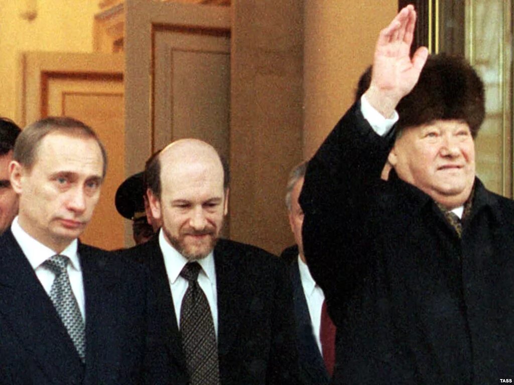25 декабря 2000 г. Борис ельцин и владимир путин 1999. ельцин и путин 1999. ельцин борис николаевич и путин. ельцин и путин 1999 31 декабря.