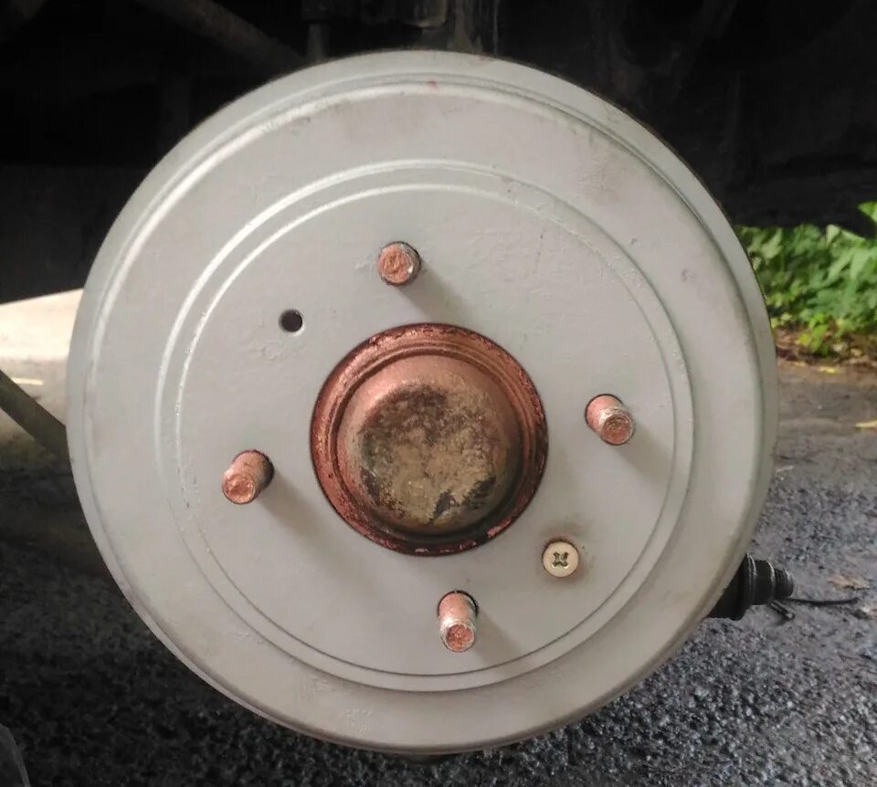 Как снять задний барабан акцент Rear axle/rear wheel hub (Hyundai Getz 2002-2011: Transmission: Drive shafts and