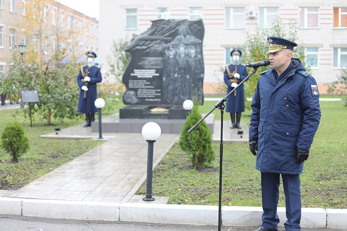 Полк города иваново. 217 Гвардейский парашютно-десантный полк Иваново. Память о погибших десантниках. Памятник воинам десантникам Иваново.