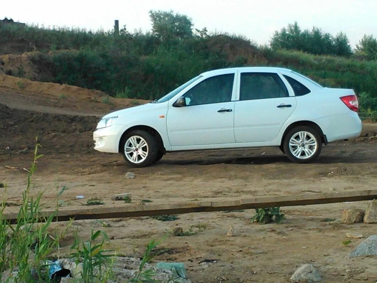 лада гранта седан белая. Lada granta седан белая. лада гранта седан белая 2021. белая гранта седан фото. белая гранта седан фото.