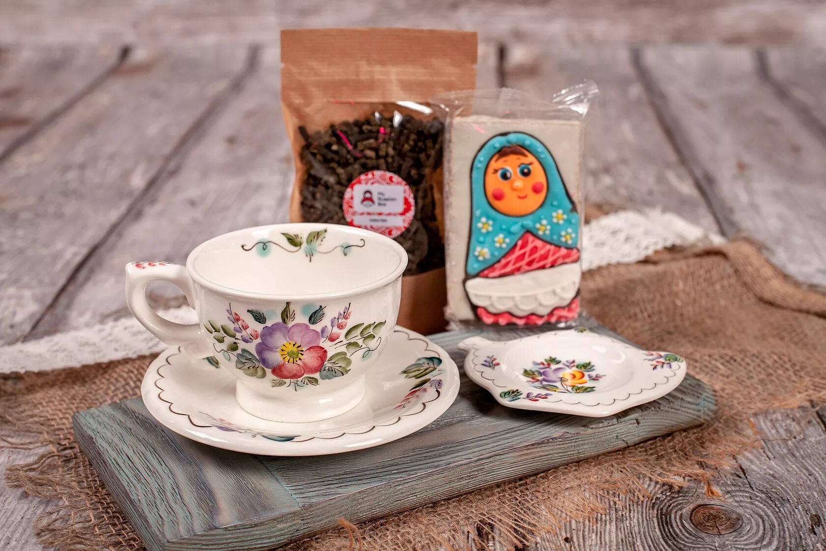 Пряники в народном стиле. Русские сувениры для иностранцев. Подарок для иностранца в русском стиле. Сувенир иностранцу. Сувениры для иностранцев.