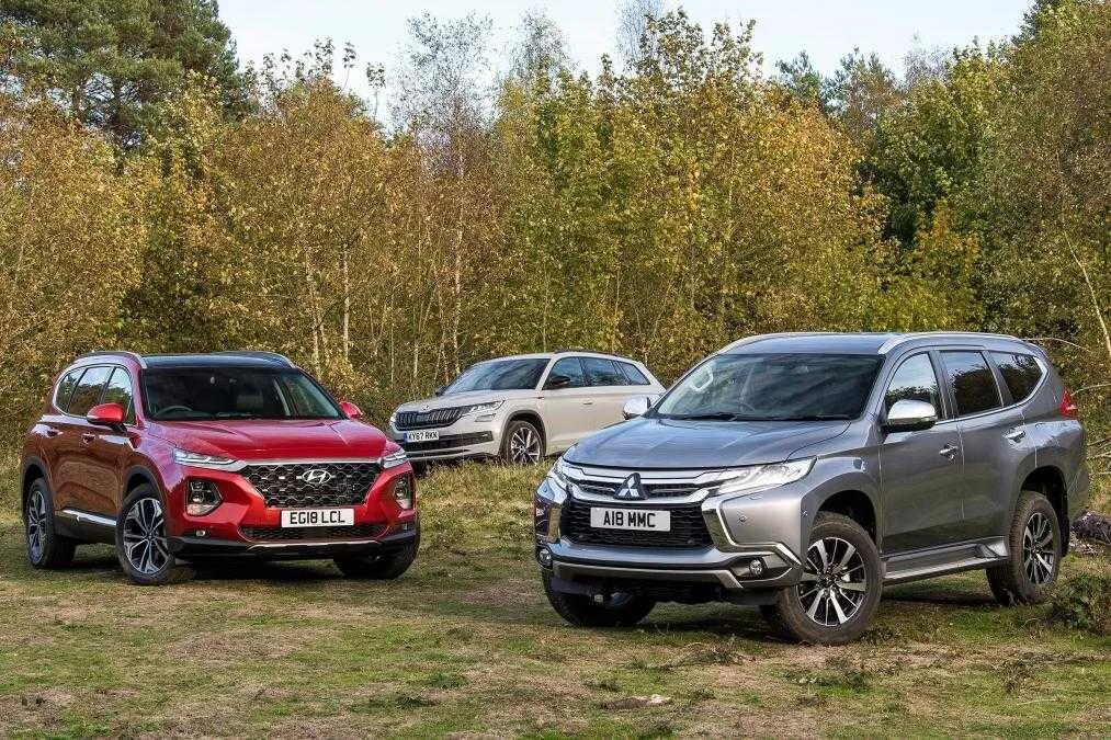 Mitsubishi Pajero Sport vs. Mitsubishi Outlander 2013 vs Lexus RX. Митсубиси Аутлендер Паджеро спорт. Hyundai Santa Fe Mitsubishi Outlander. Hyundai mitsubishi