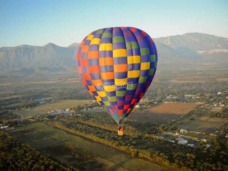 Float up. Аниме про летающее здание. Falling underwater. Надувной матрас еда. Float up.