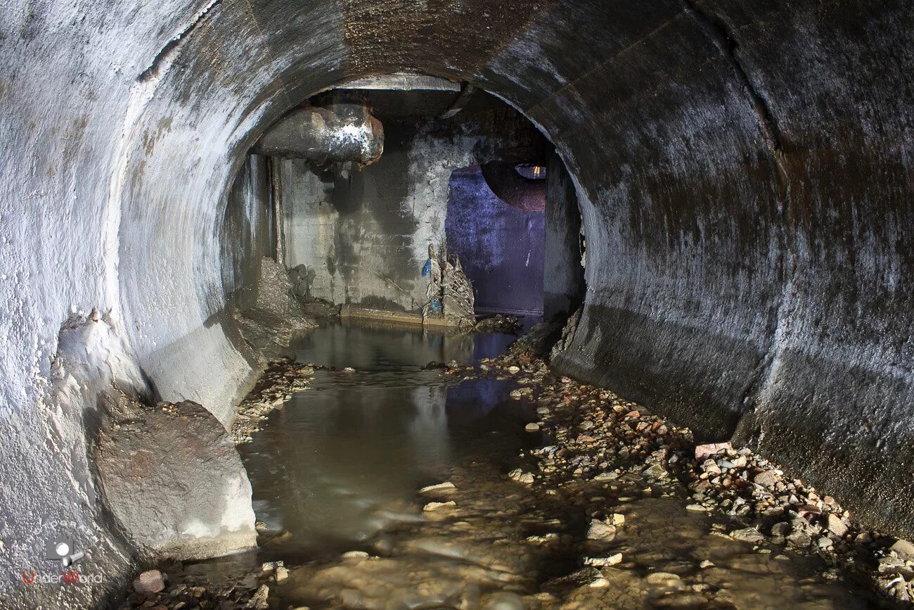 Шуваловский канализационный коллектор. Самотечный канализационный коллектор. Подземная река в москве неглинка. Очистные сооружения реки невы. Самотечный канализационный коллектор.