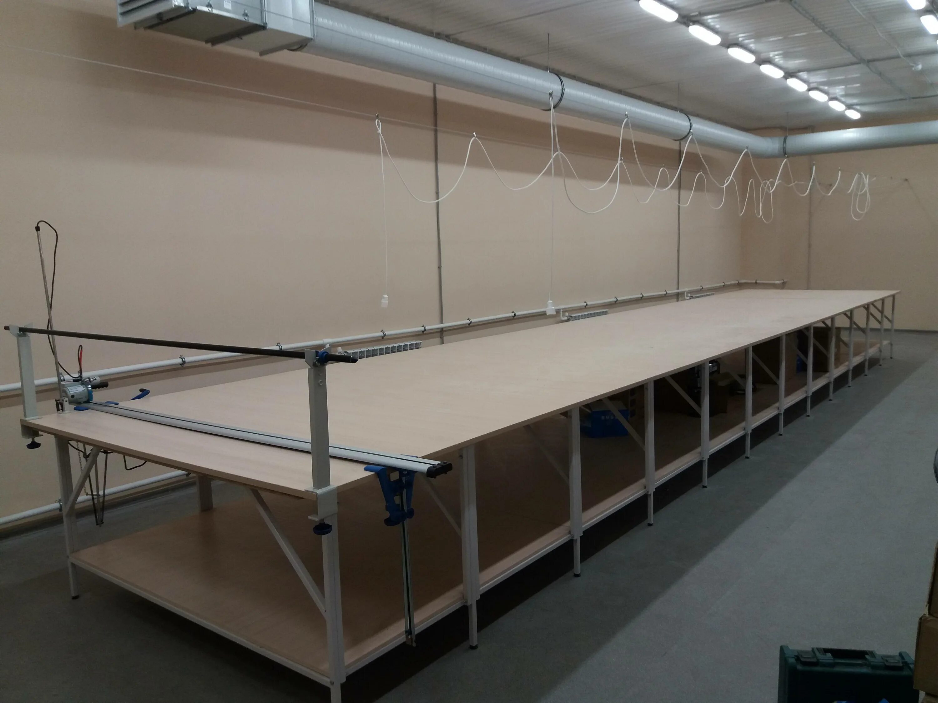 Стол в цех. Раскройный стол hoffman hfs 1800. раскройно-настилочный комплекс hfs-1800 (1800*4000мм). раскройный стол бароха. раскройно-настилочный комплекс hfs-1800.
