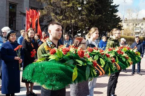 Возложение гирлянды