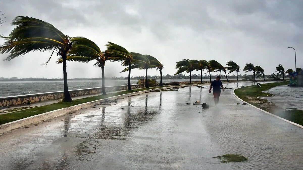 Вода на кубе в октябре