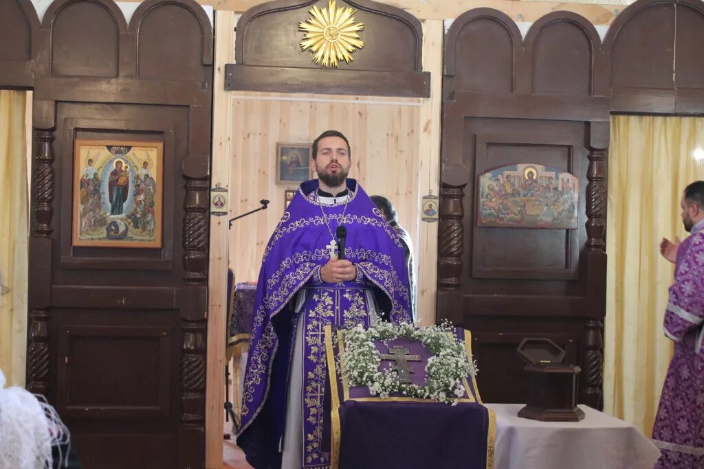 священник отец сергий храм крестовоздвижения в митино. график богослужений в удомле. расписание богослужений. расписание служб в храме всемилостивого спаса в митино. крестовоздвиженский храм в митино расписание богослужений.