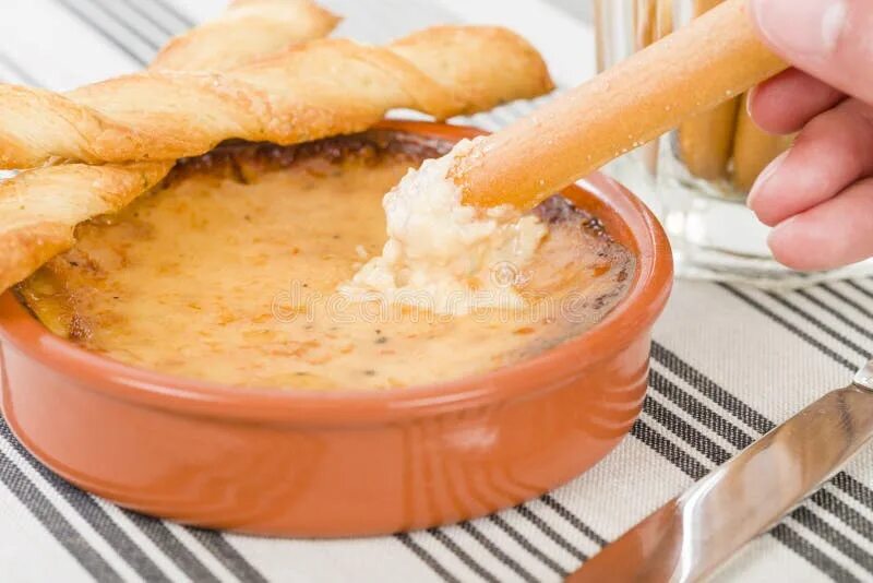Сыром горячее не бывает. Melted cheese. дип с сыром.