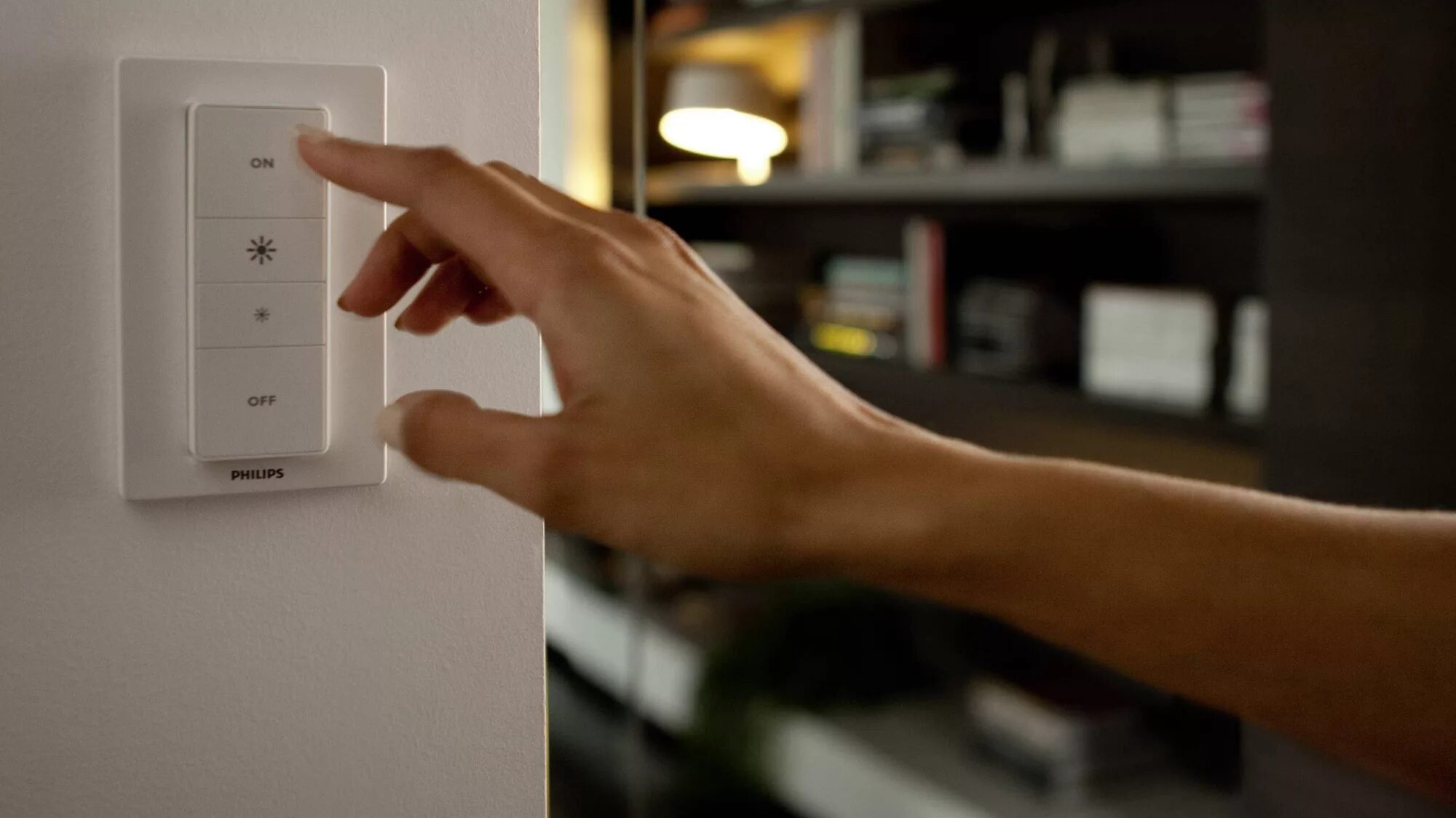 Включите свет 2024. Philips Hue Dimmer. Philips Hue Dimmer Switch. Пульт управления Philips Hue. Smart Home включатель света.