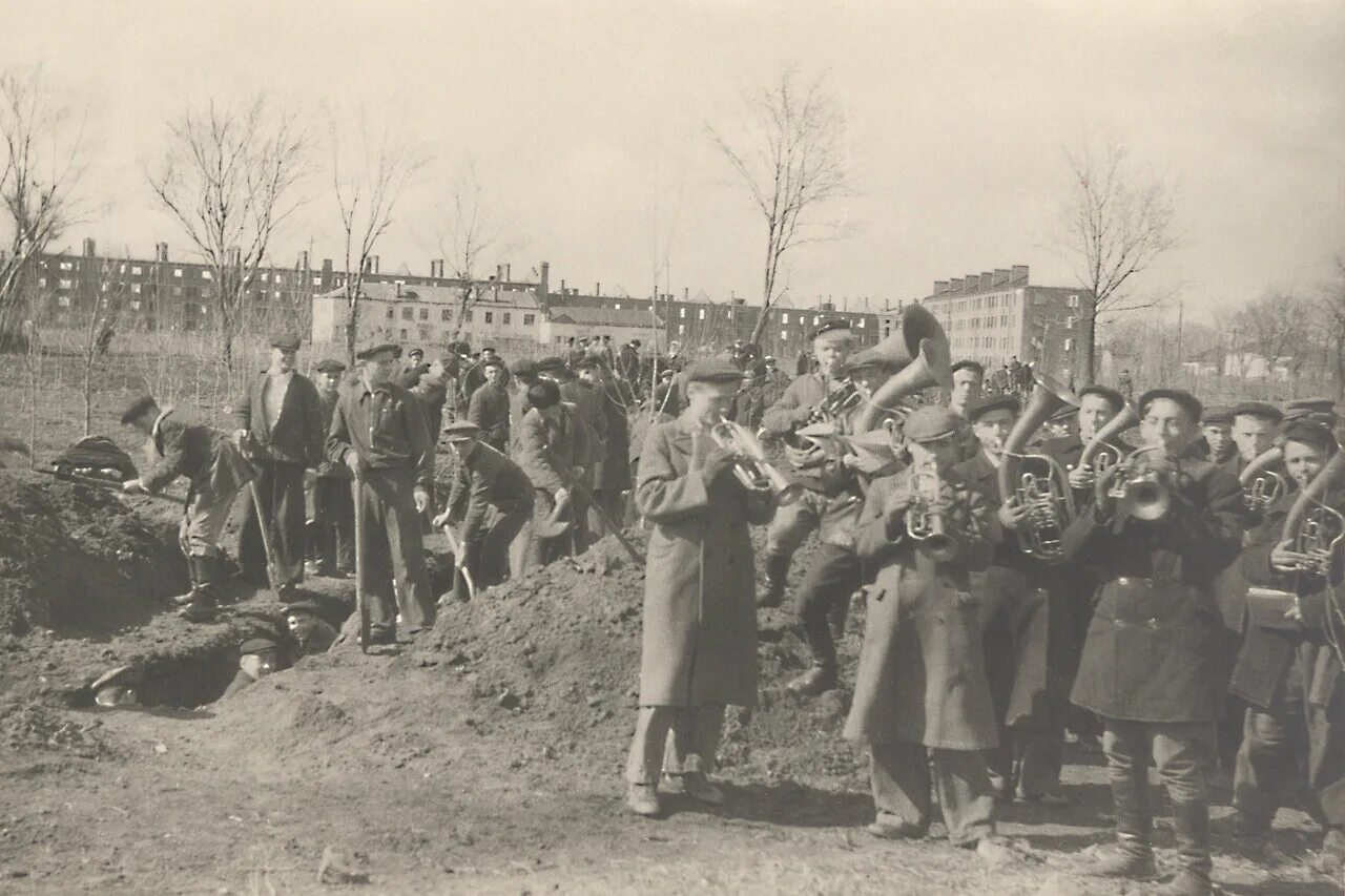 Оркестр во время войны. Полтава 1943. Полтава 1941. Полтава в годы Великой Отечественной войны. Полтава после войны.