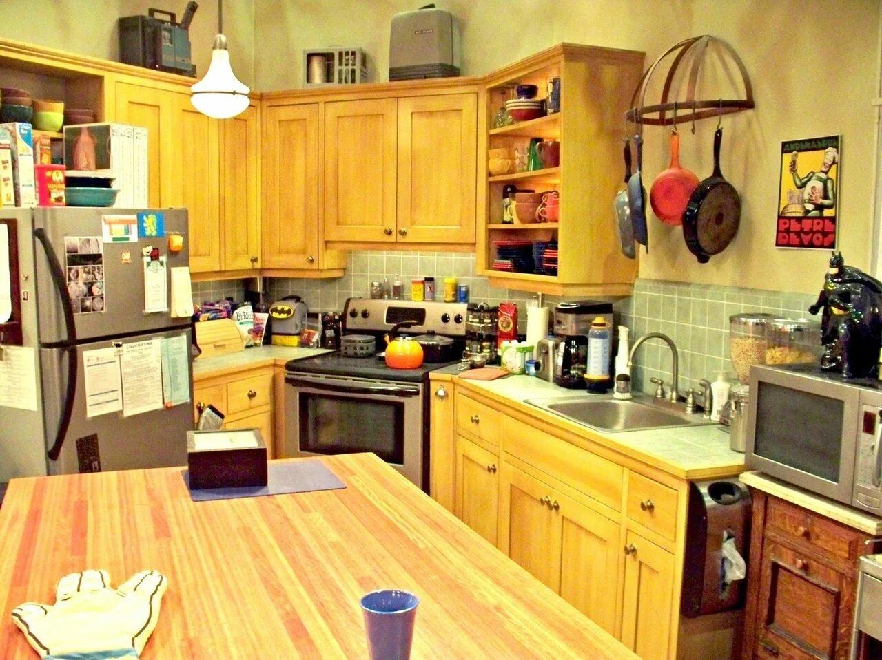 Креветки бенг бенг. Bang картинка. Bang energy tea energy. Брендинг кафе. Салат с соусом шрирача.