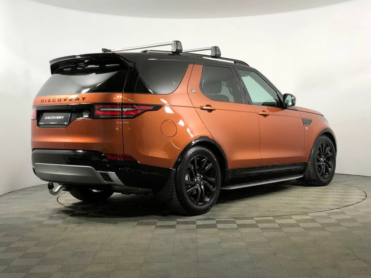 Ленд ровер дискавери 2019. Land Rover Discovery 5 оранжевый. Land Rover Discovery 5. Ленд Ровер Дискавери 5 2022 оранжевая.