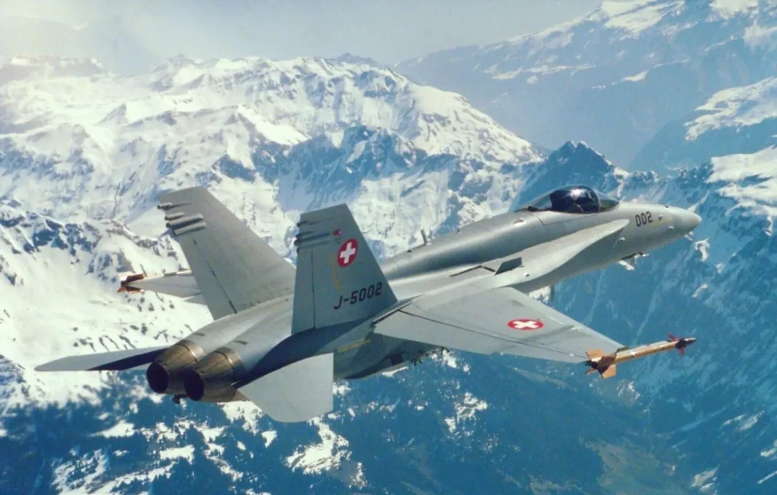 Швейцарский самолет. F-18 ввс швейцарии. Швейцарские ввс. Истребители швейцарии. Ввс швейцарии.