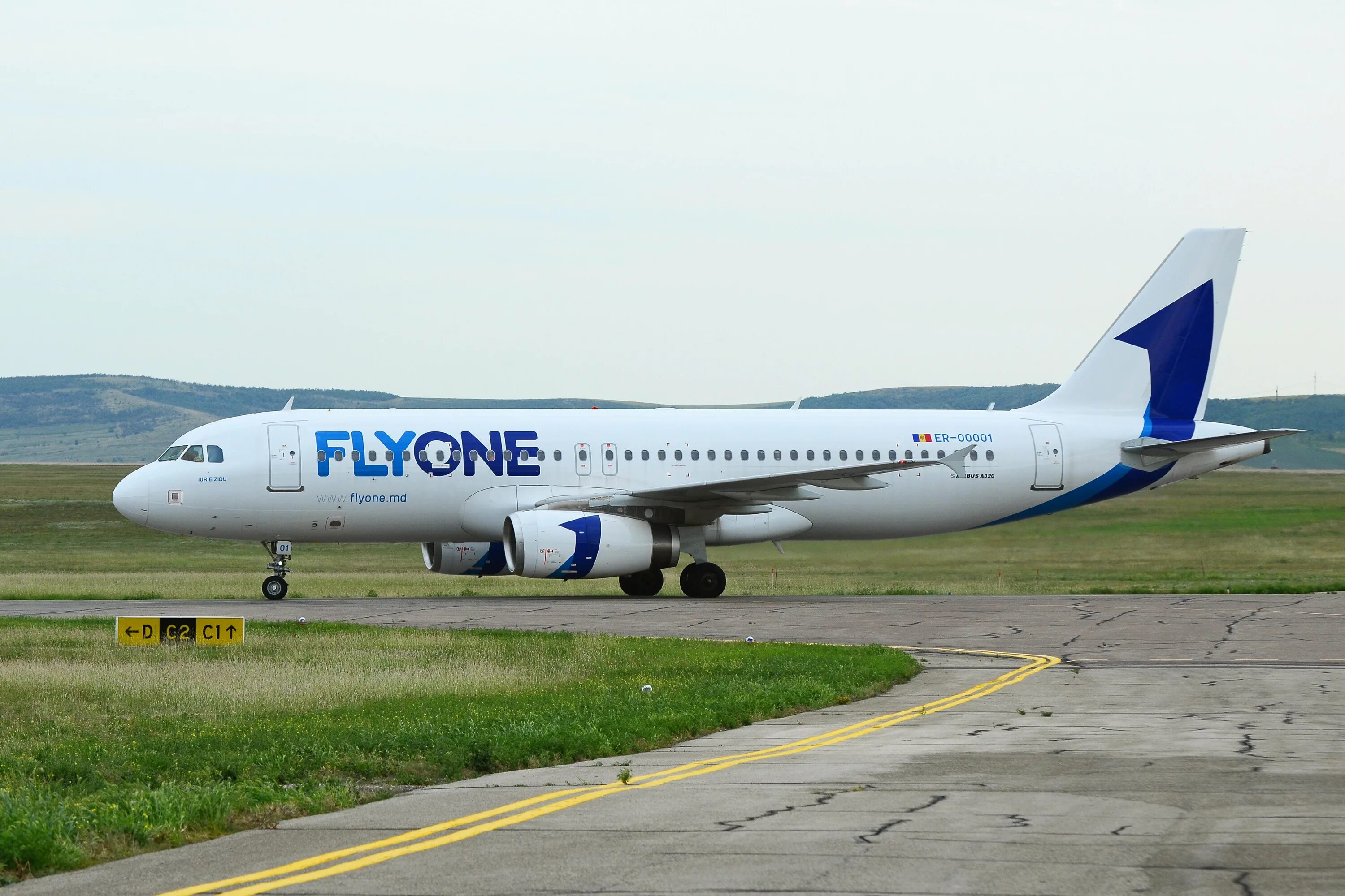 Flyone. Flyone авиакомпания армянская. Flyone перелет. Flyone самолеты фото. Flyone eu