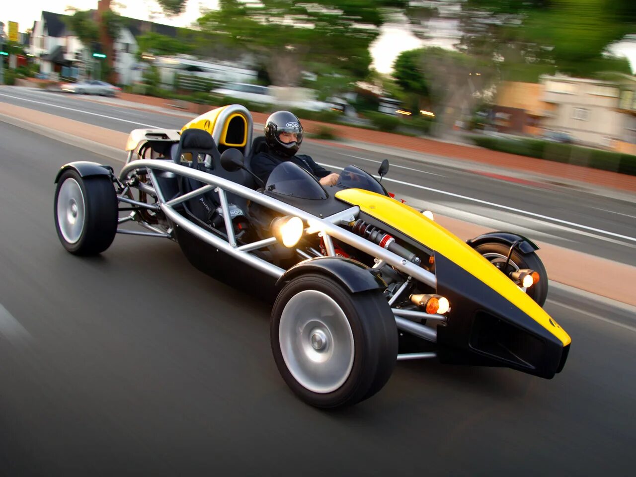 Атом фарах. Болид атом ариэль. ariel atom 2. ariel atom с крышей. ариэль атом мост.