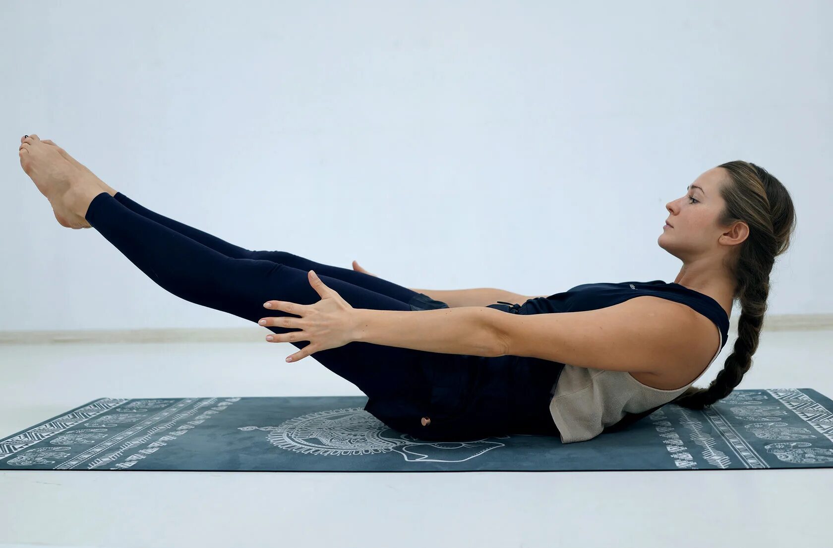 Продольный и поперечный шпагат. Тренировка в паре. Продольный шпагат. Поза випарита карани. Сесть вплотную.