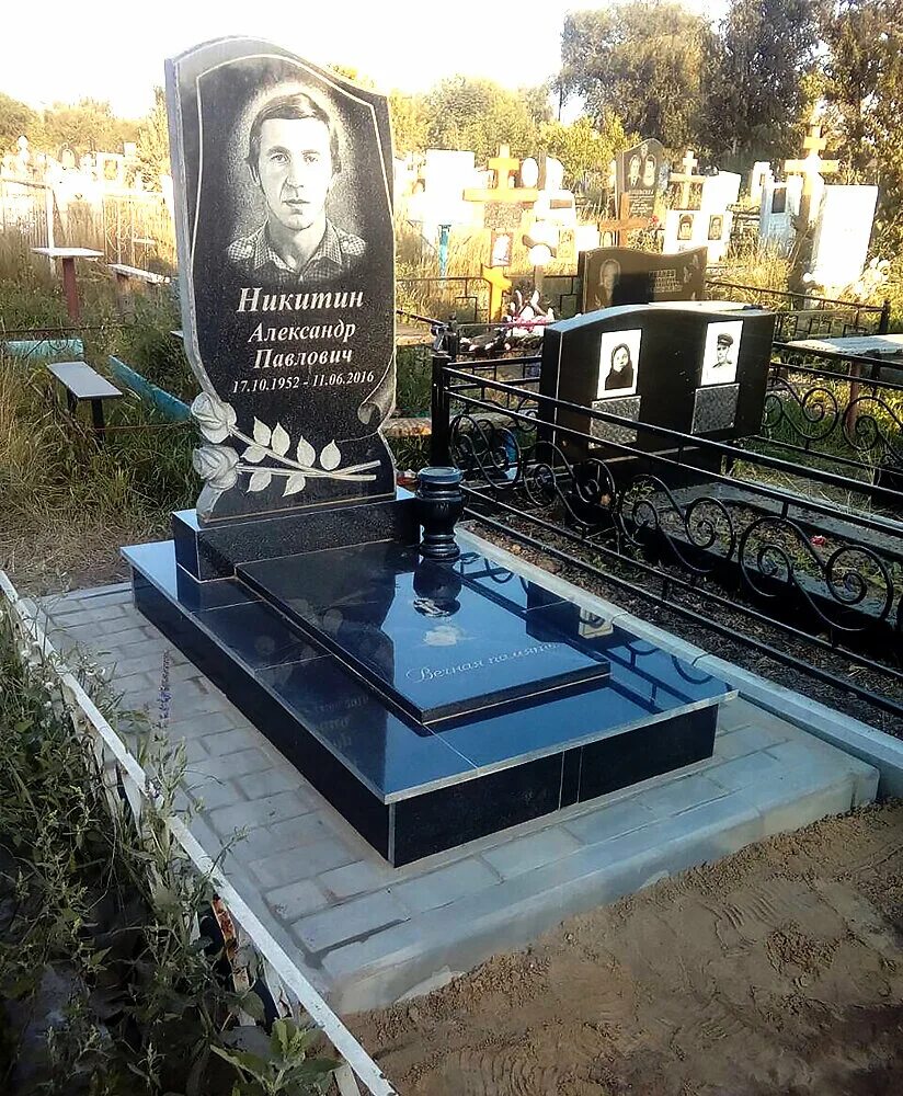 Гранитный памятник "Эксклюзив" заказать в Саратове и Энгельсе