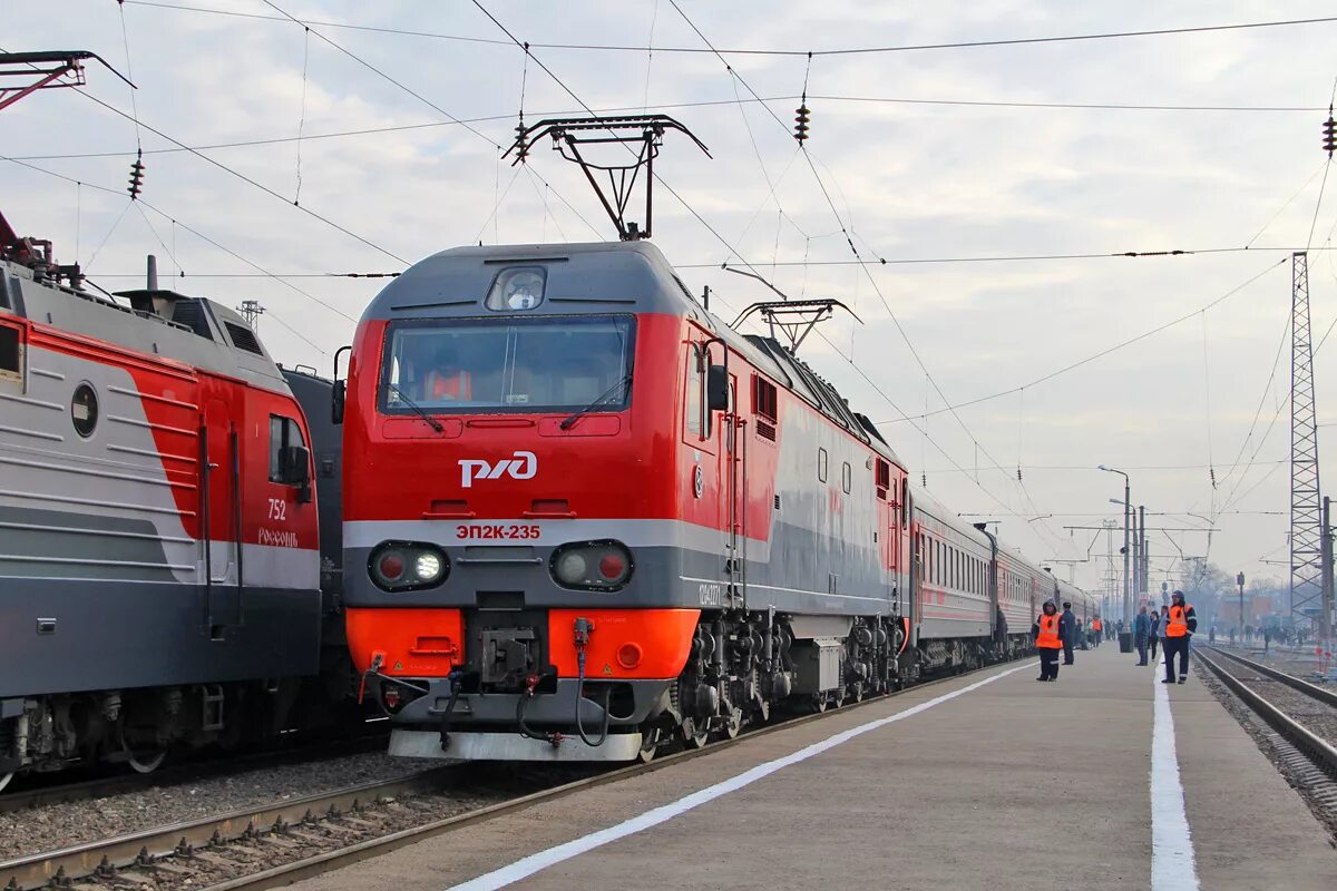 Поезд адлер сальск. Эп2к. Эп2к-002. Эп1м-235. Эп2дм-0300.