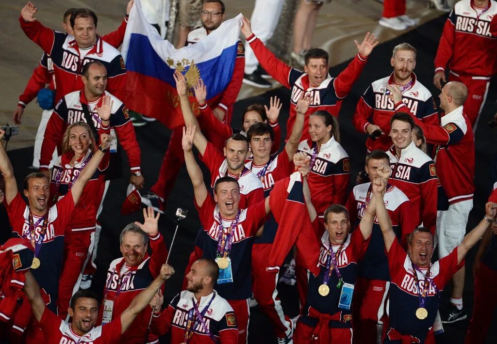 1 семеро спортсменов. Национальная команда России на Олимпийских играх. Номер 27 спортсменов.