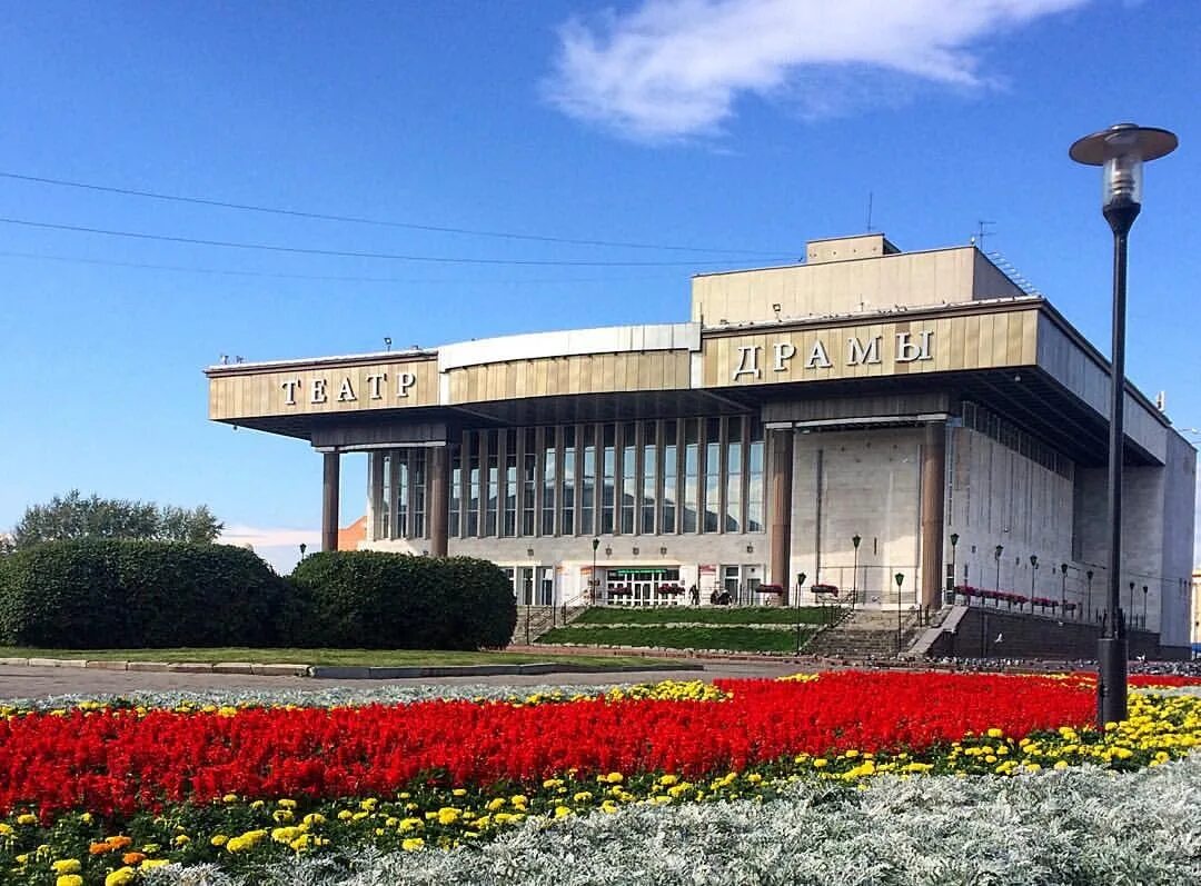 Томский областной театр. Драматический театр Томск. Томский государственный областной театр драмы, Томск. Драмтеатр Томск зал. Томский областной театр драмы фото.