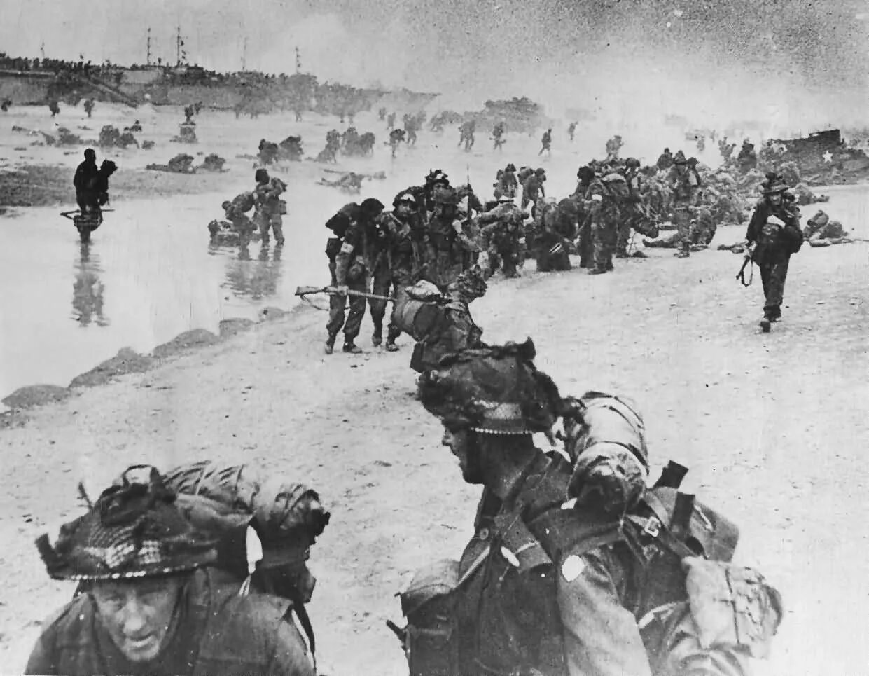 День 1944. Высадка союзников в нормандии в 1944. день д нормандия 1944. высадка десанта в нормандии в 1944. операция оверлорд высадка в нормандии.
