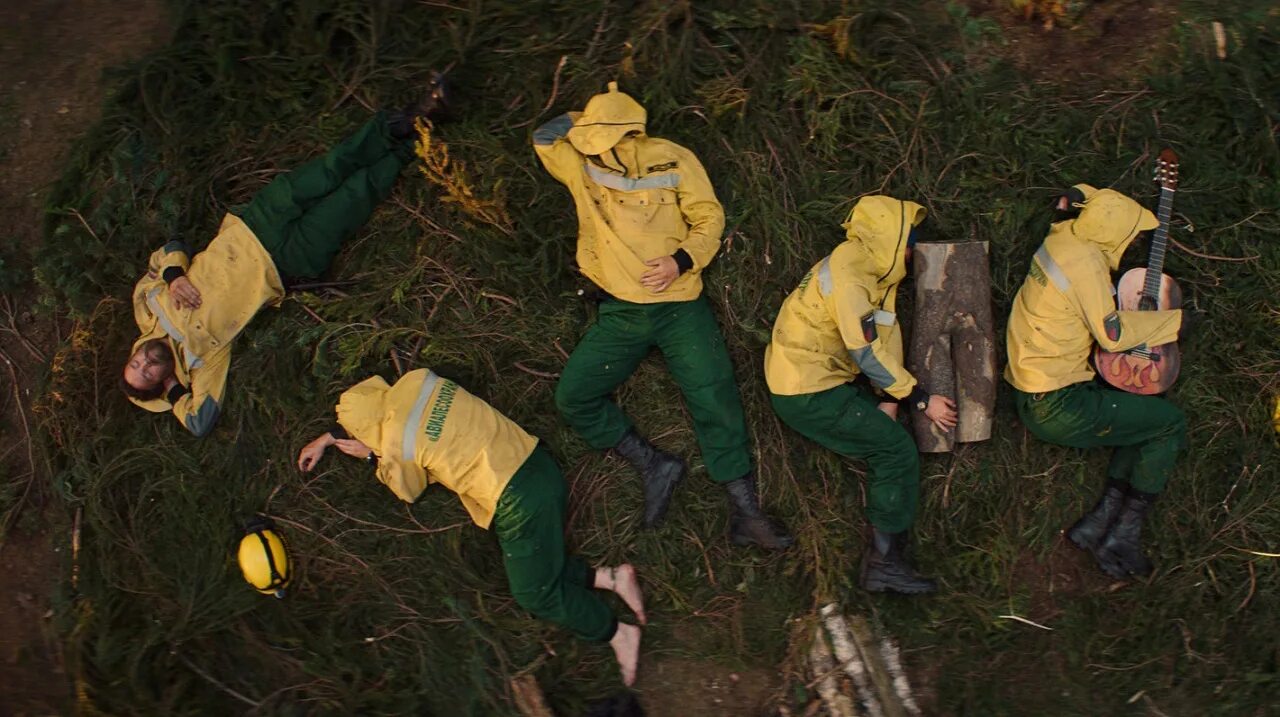 Огонь фильм. Максим шустов огонь. Как снимали огонь. Как снимали огонь. Деревни кинерма.