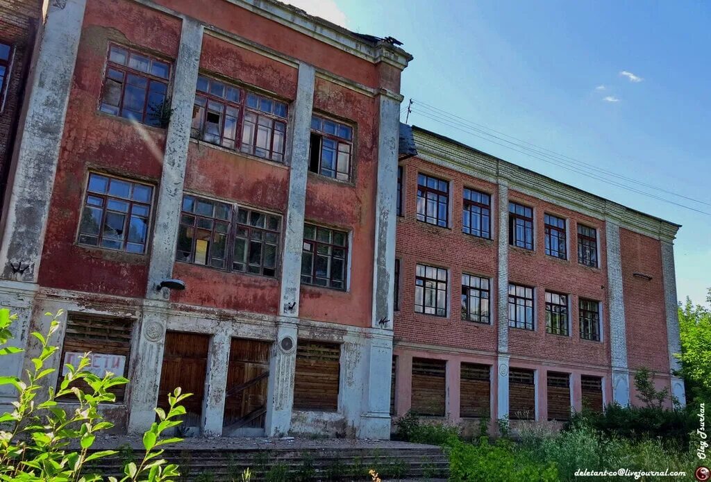 Ивановская обл поселок Петровский. Средняя школа поселка Петровский Ивановской области. Петровская Старая школа поселок Петровский. Петровский Ивановская область заброшенная школа. Школа ч 14