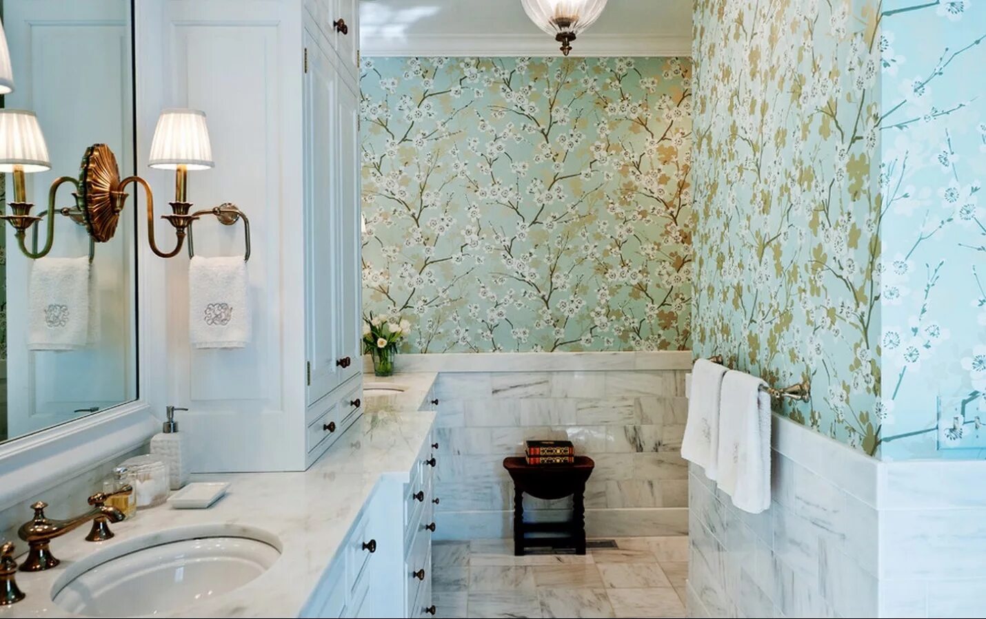 Отделка стен в ванной комнате. Интерьер ванной комнаты. Ванная комната с растениями. Обои в интерьере ванной комнаты. Что можно вместо плитки в ванной