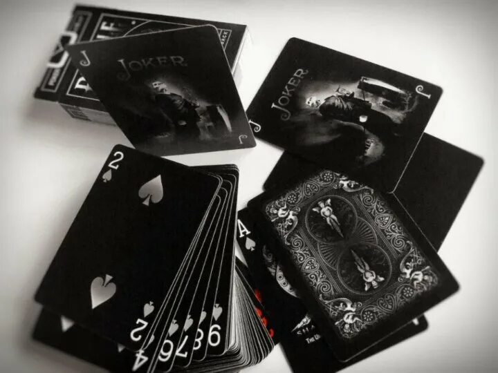 T me black cards. Дизайнерские колоды карт. Необычные игральные карты. Необычные колоды карт. Красивые игральные карты.