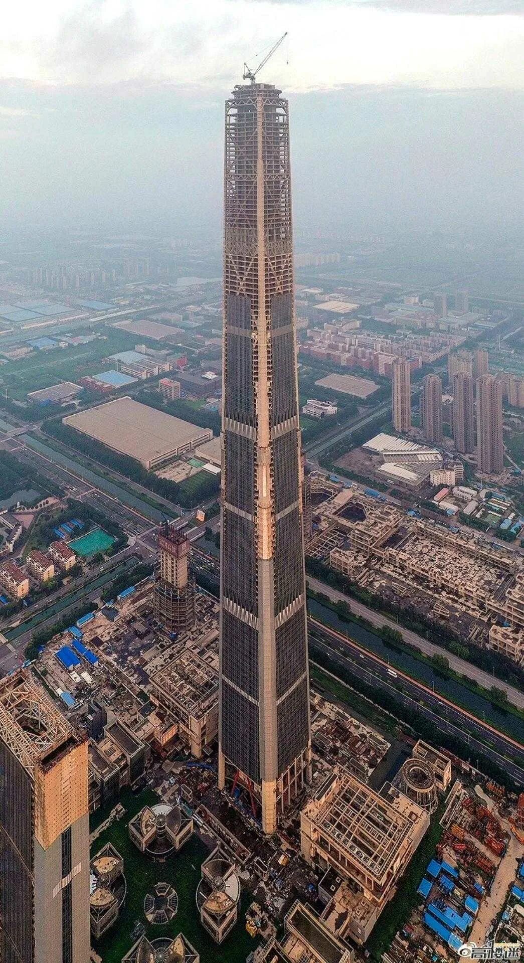 В каком городе находится самый высокий небоскреб. Голдин Файненс 117. Голдин Файненс 117, Тяньцзинь. Бурдж-Халифа высота башни. Goldin Finance 117 Китай.
