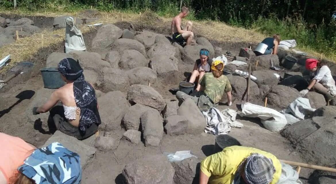 Раскопки в копорье. Российские ученые исследуют захоронения половцев под псковом. Подготовка к захоронению. Раскопки массовых захоронений. Российские ученые исследуют захоронения половцев под псковом.