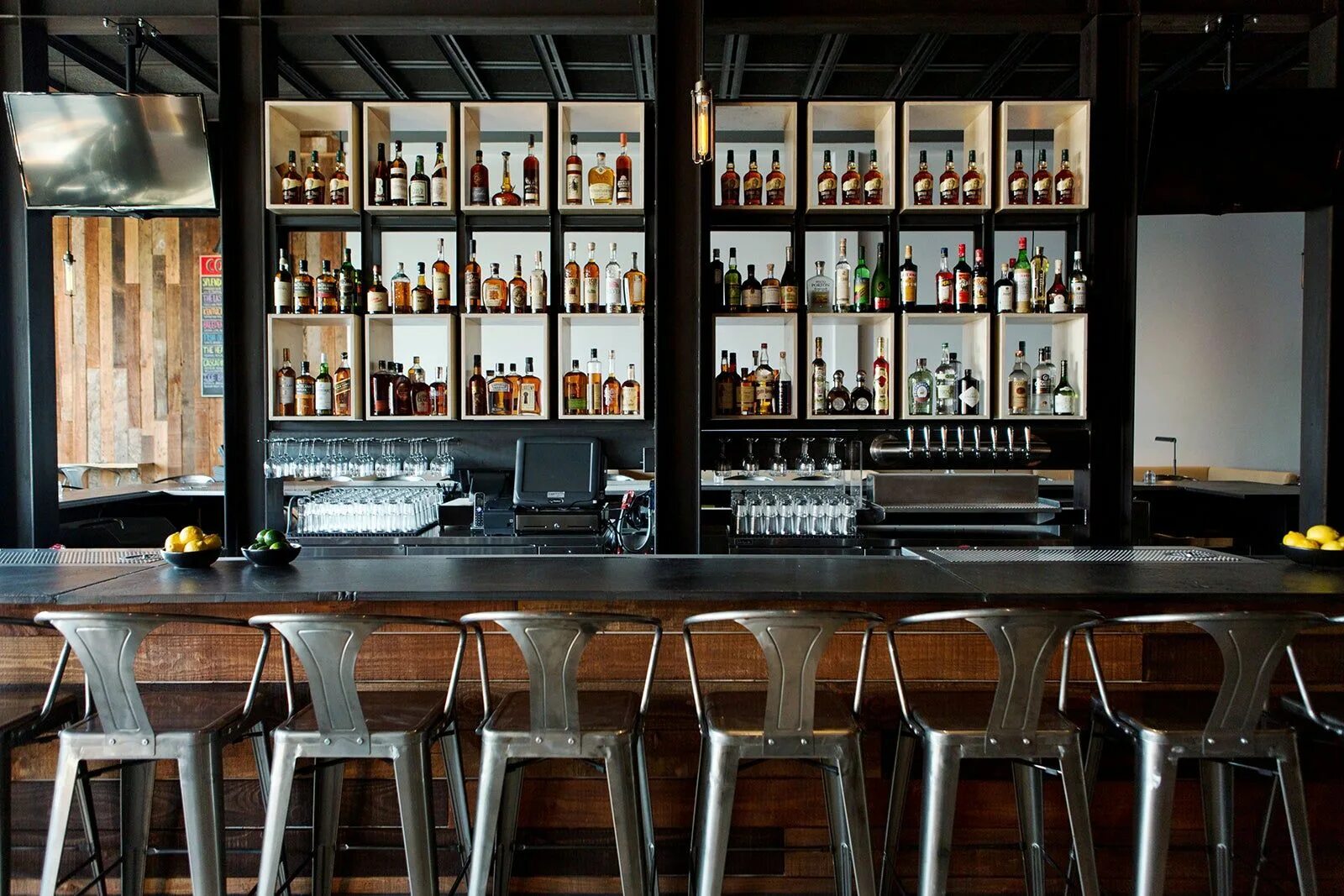 Back bar. Американский бар. back bar в ресторане. share house бар. «los pericos» ресторан.