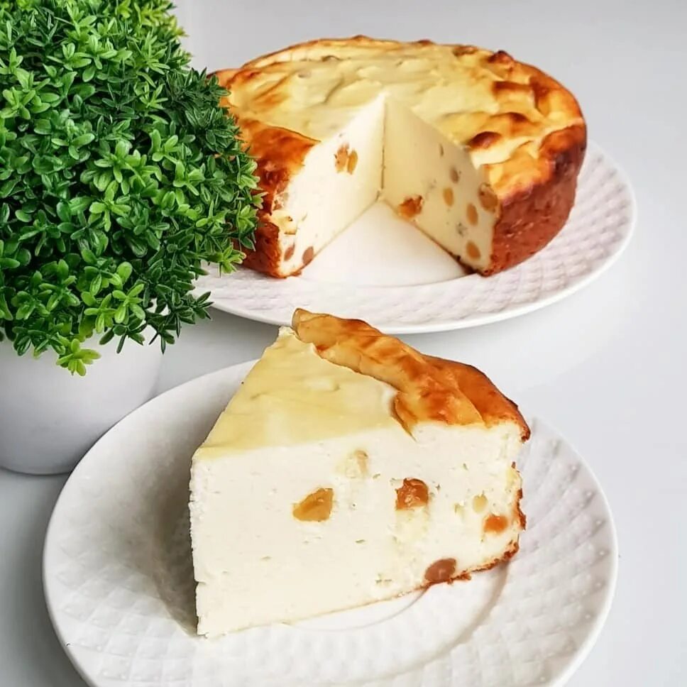 Рецепт классической запеканки с изюмом. Запеканка творожная. Творожная запеканка от александра бельковича. Запеканка на завтрак. Рецепт классической запеканки с изюмом.