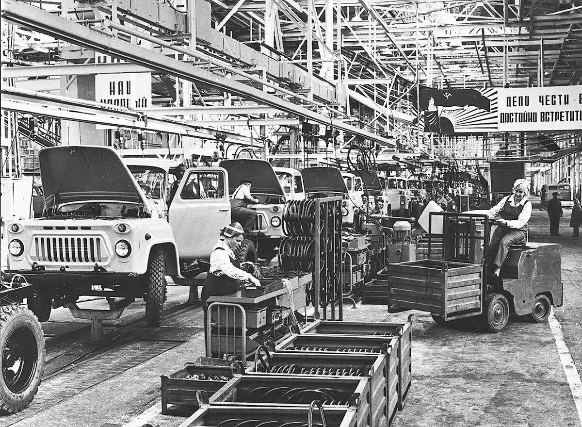 Конвейер газ. В нижнем новгороде — газ (горьковский автомобильный завод). Горьковский автомобильный завод нижний новгород. Конвейер газ. Автозавод газ нижний новгород.