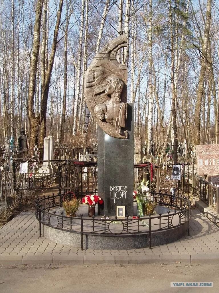 Богословское кладбище в санкт петербурге. Богословское кладбище санкт-петербург. богословское кладбище санкт-петербург цой. богословское кладбище санкт-петербург могила цоя. богословское кладбище братская могила.
