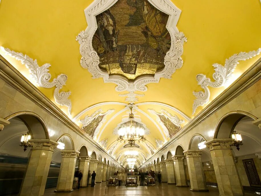 Станция таганская московского метрополитена. Комсомольская (станция метро, кольцевая линия) потолок. Комсомольская (станция метро, кольцевая линия). Московская станция метро «комсомольская-кольцевая». Комсомольская кольцевая линия.