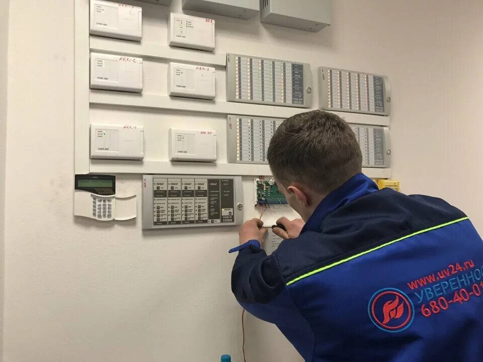 Монтажник пожарной сигнализации. Монтаж пожарной сигнализации. Техническое обслуживание пожарных систем. Монтажник видеонаблюдения. Монтажник монтажник слаботочных систем.